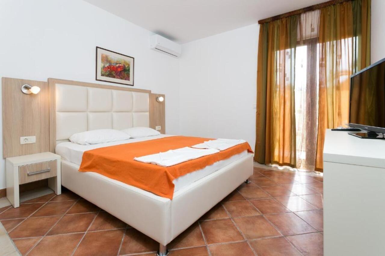 Milan'S Apartments Sveti Stefan Eksteriør billede