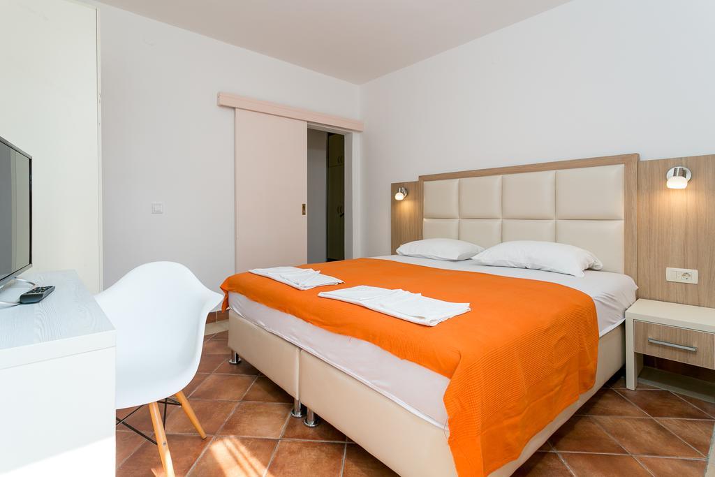 Milan'S Apartments Sveti Stefan Eksteriør billede