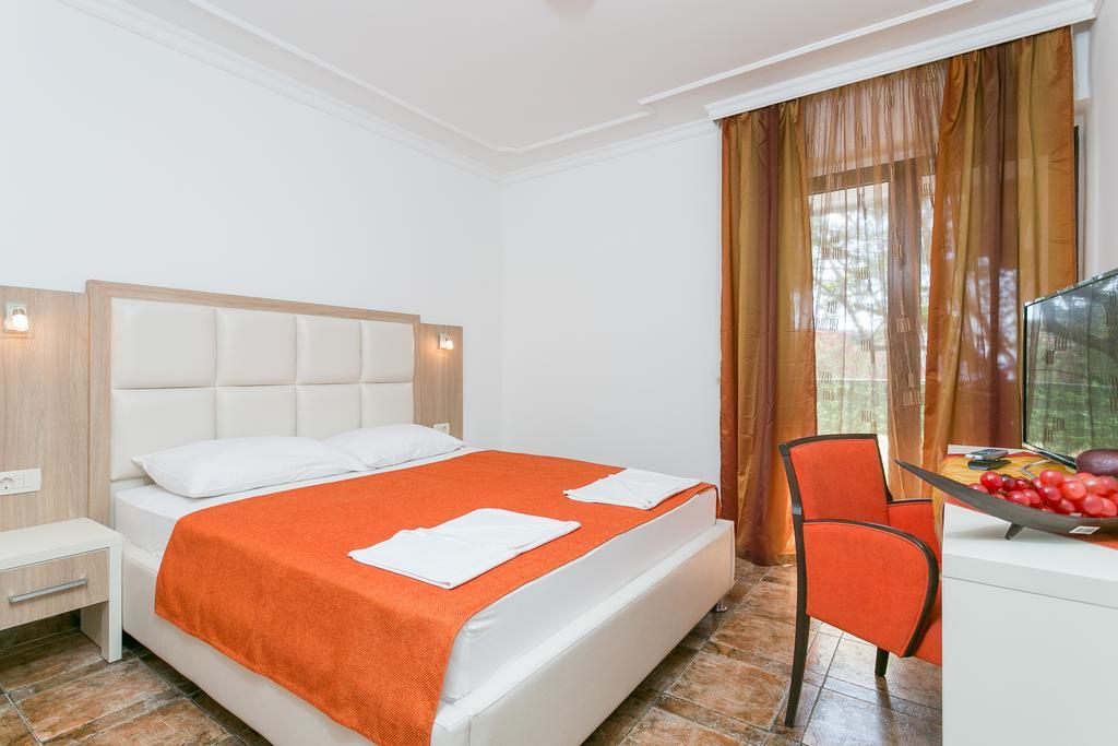 Milan'S Apartments Sveti Stefan Eksteriør billede